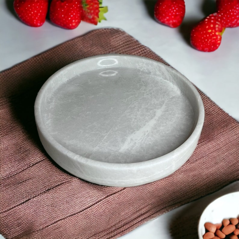 Round Ziarat White Marble Tray